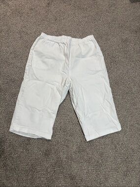 D & CO White Elastic Waist Denim Capris